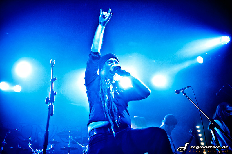 Die Schweizer Folk-Metal-Maniacs von Eluveitie haben mit ihrer 2006er Veröffentlichung "Spirit" ein neues, aufstrebendes und prosperierendes Zeitalter des heidnischen Metal eingeläutet - "New Wave Of Folk Metal" – und eine ganze Szene regelrecht auf den Kopf gestellt.